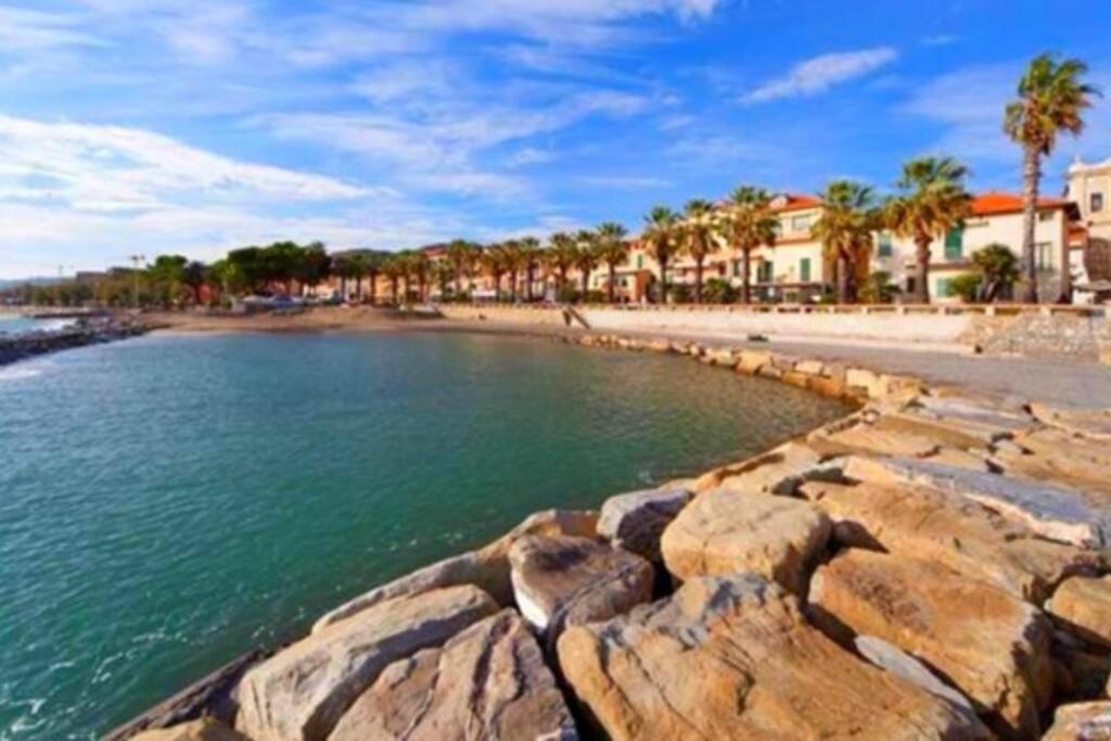 Appartamento 50 Mt Mare Con Parcheggio Riservato Riva Ligure Εξωτερικό φωτογραφία